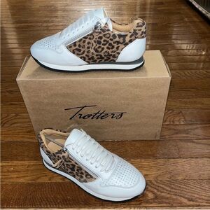 Trotters Infinity Leather Sneakers White Tan & Cheetah Print design Women’s 8